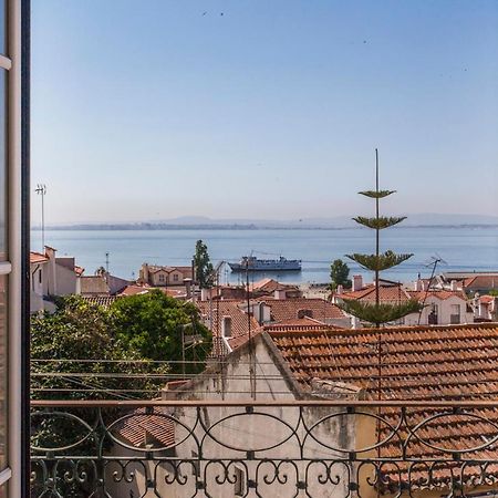 Amazing River View In Historical Lisboa Kültér fotó